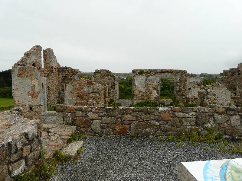 Ruines du semaphore de Creac’h Maout a pleubian detruit en 1944
