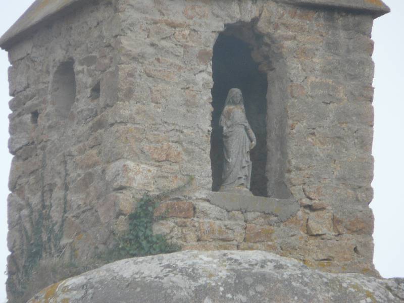 Statue rocher de la sentinelle a Port Blanc , Penvenan(22 )
