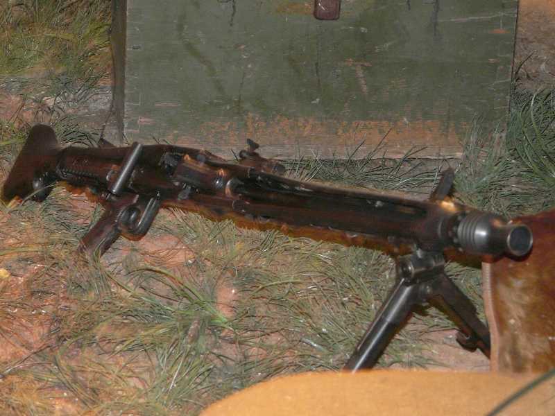 Mitrailleuse allemande MG 42

