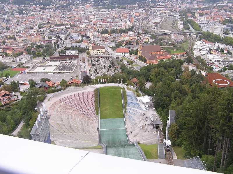 Vue sur Innsbruck du haut du  tremplin  Bergisel
