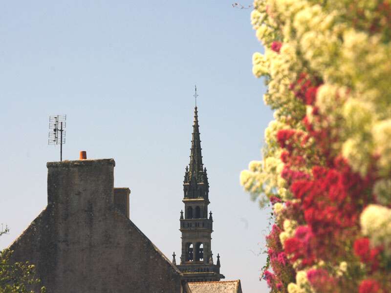 le clocher de l’eglise a Ouessant (photo : Michel Coatantiec)
