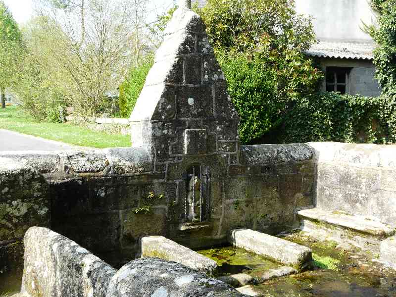 Fontaine  St Eloi (Louargat -Cotes d’Armor -22)
